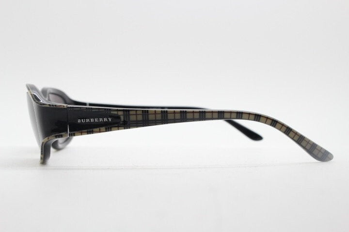 Burberry 90s vintage rectangular sunglasses model 8334/S made by Safilo. Low profile wrap around frame with subtle classic check pattern