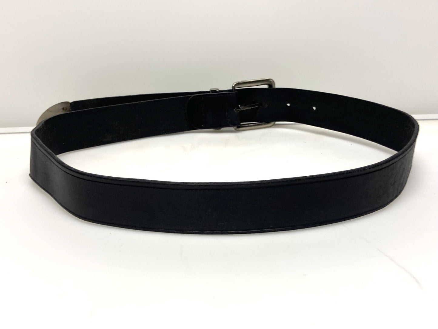 80s vintage plain black heavy duty genuine leather belt. Thick cowhide with substantial silver metal buckle. For trousers and jeans. Mens