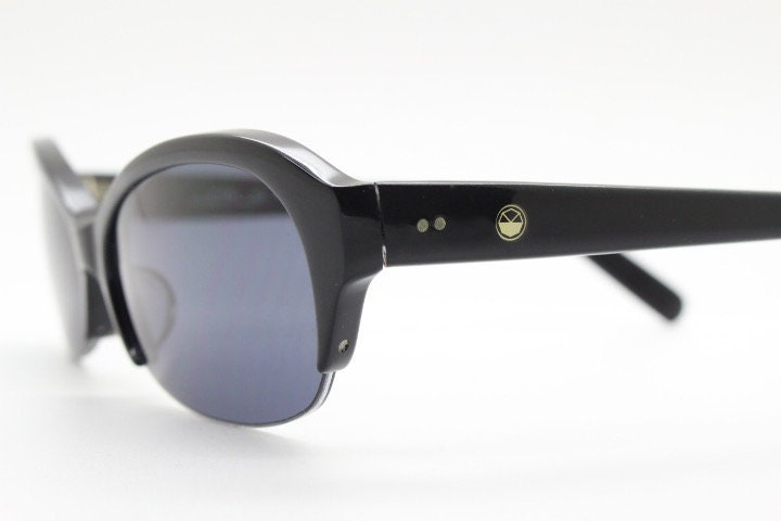 Stylised vintage oval praying mantis cateye sunglasses made in Japan. Superior Japanese black gloss acetate half frame bug eye