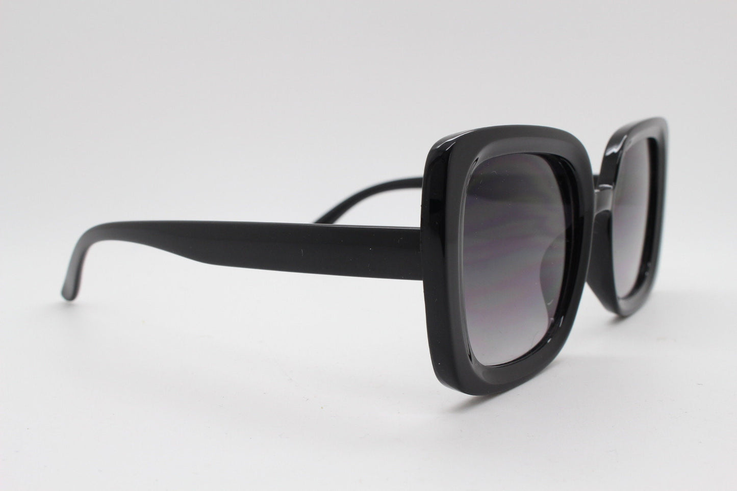 Y2K vintage oversized square sunglasses. Women's thick black 70s style frame with graduating smoky lenses. 2000s BNWT