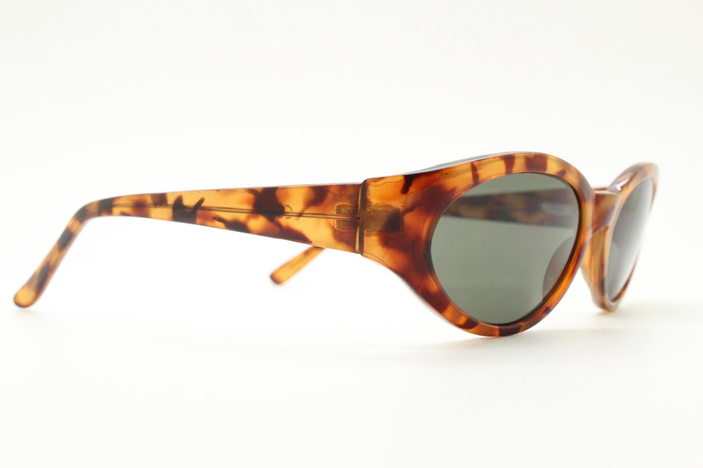 Vintage 90s oval chic cat eye sunglasses. Womens vibrant tortoise quality acetate frame with green lenses. 60s design. VGC NOS
