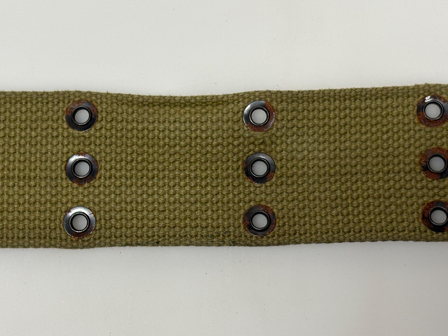Y2K vintage army woodland cammo webbing belt. Thick woven canvas. Black metal hardware. 2000s NOS. Combat. Military camouflage. Tactical