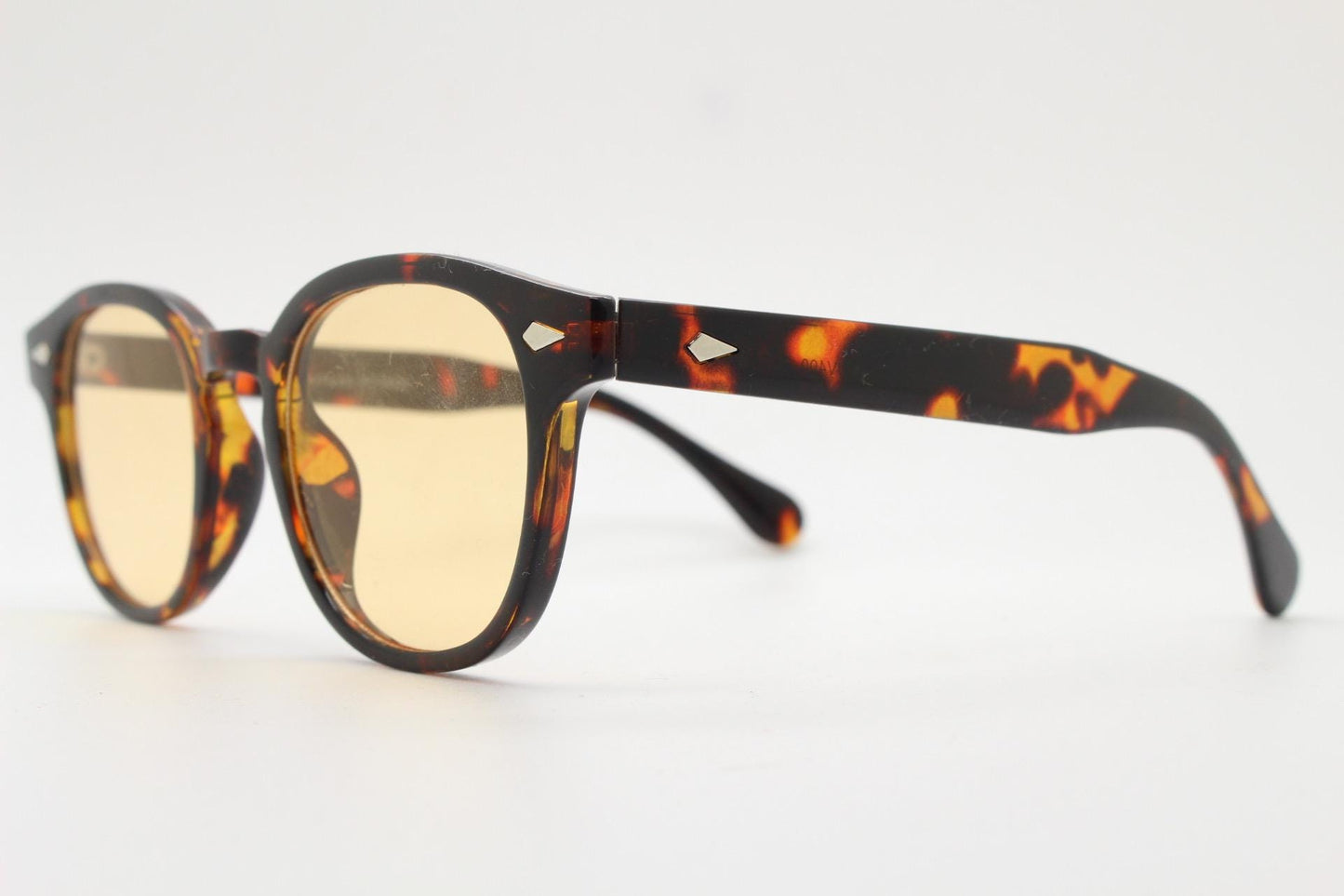 Vintage modified wayfarer design glasses. Dark tortoise gloss 40s, 50s shape frame with keyhole bridge and extra light tone lenses. BNWT