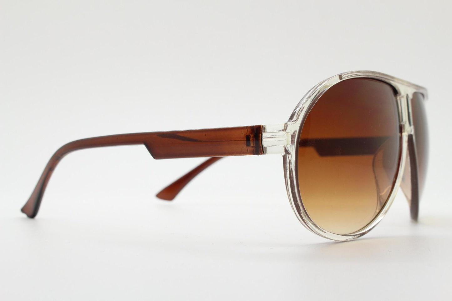 Y2K vintage aviator sunglasses. 2000's transparent and brown frame with graduating lenses. 70s design. 00's NOS aviators