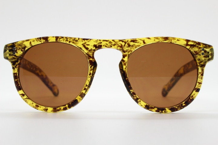 90s vintage round glasses. 30s, 40s design with vibrant honey tortoise frame with Havana brown lenses and keyhole bridge. NOS