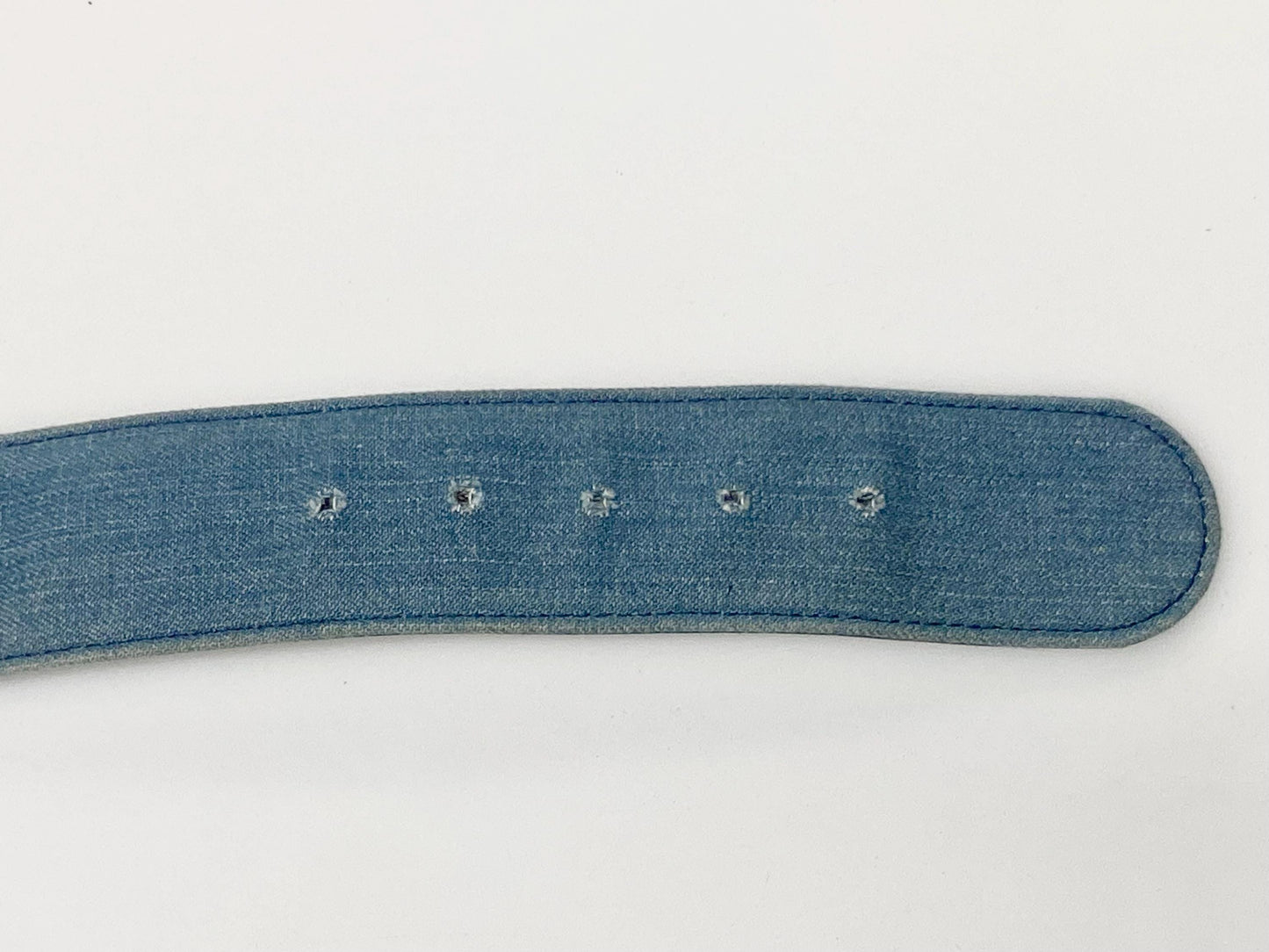 80s vintage womens dress belt in light blue denim with big bow in neat proportions. Adjustable. Used in good condition