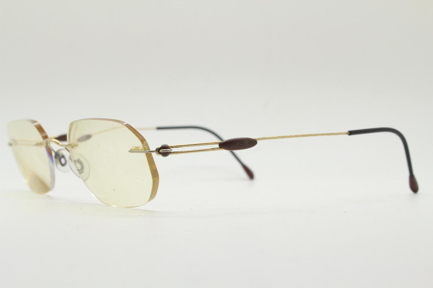 Silhouette vintage angular oval frameless eye glasses made in Austria. Minimal lightweight titanium optical frame. Prescription spectacles