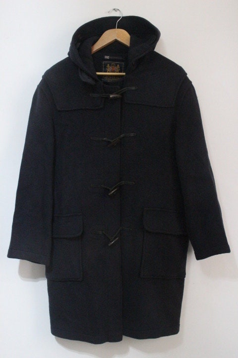 Gloverall knee length Morris wool duffle coat made in England. Buffalo horn toggles with leather loop fastenings. Clearance item -RRP450 GBP