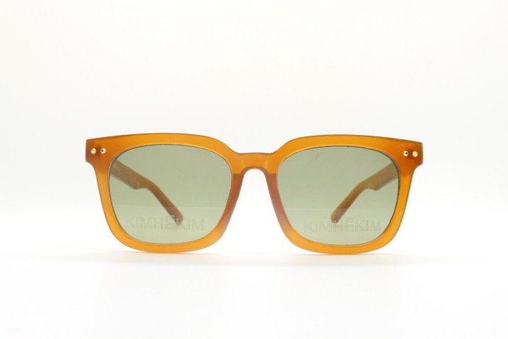 KIMHEKIM oversized wayfarer design sunglasses model J00\2. Transparent amber acetate chunky frame with 2 logo green lenses. BNWOT