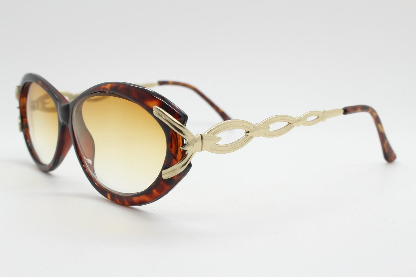90s vintage oval cateye sunglasses. Womens honey tortoise frame with dynamic metal chain link arms and extra light tone lenses. Unused NOS