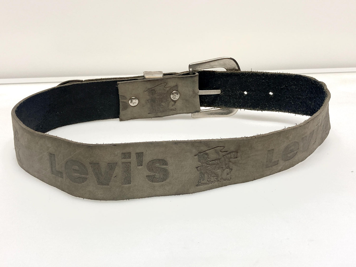 Levi's 80s vintage thick grey genuine leather belt for jeans with detailed buckle and numerous traditional cute logo's stamped all along