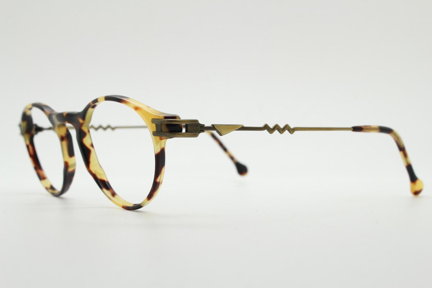 90s vintage oval eye glasses by No Limits. Honey tortoise optical frames with dynamic zig zag arms. Prescription RX spectacles. NOS