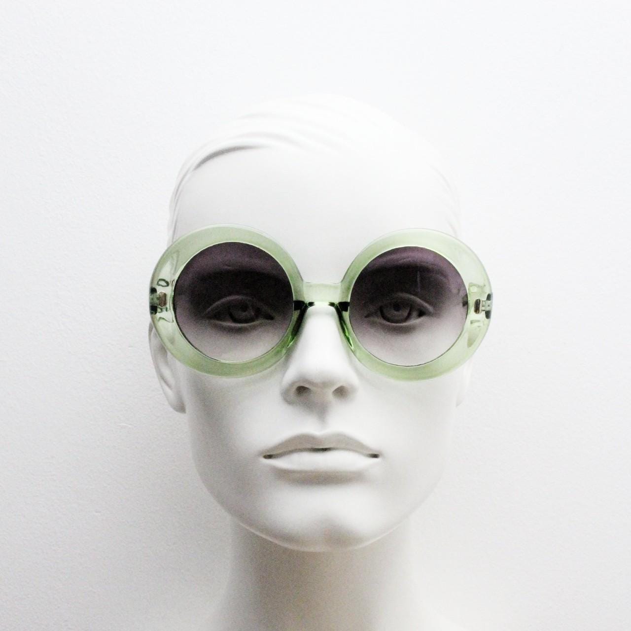 Y2k vintage oversized round green sunglasses. Women's big 60s mod design transparent frame with smoky black gradient lenses. Unused BNWT