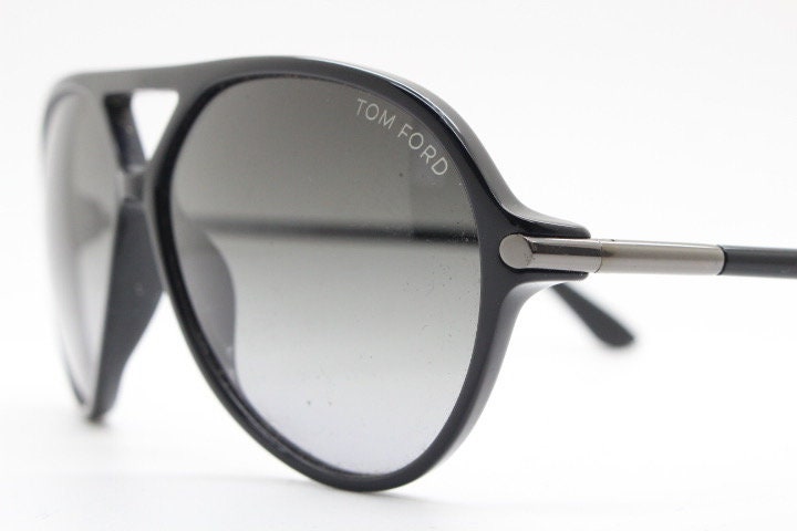 Tom Ford vintage black aviator sunglasses made in Italy. Classic teardrop pilot design in gloss acetate with graduating lenses