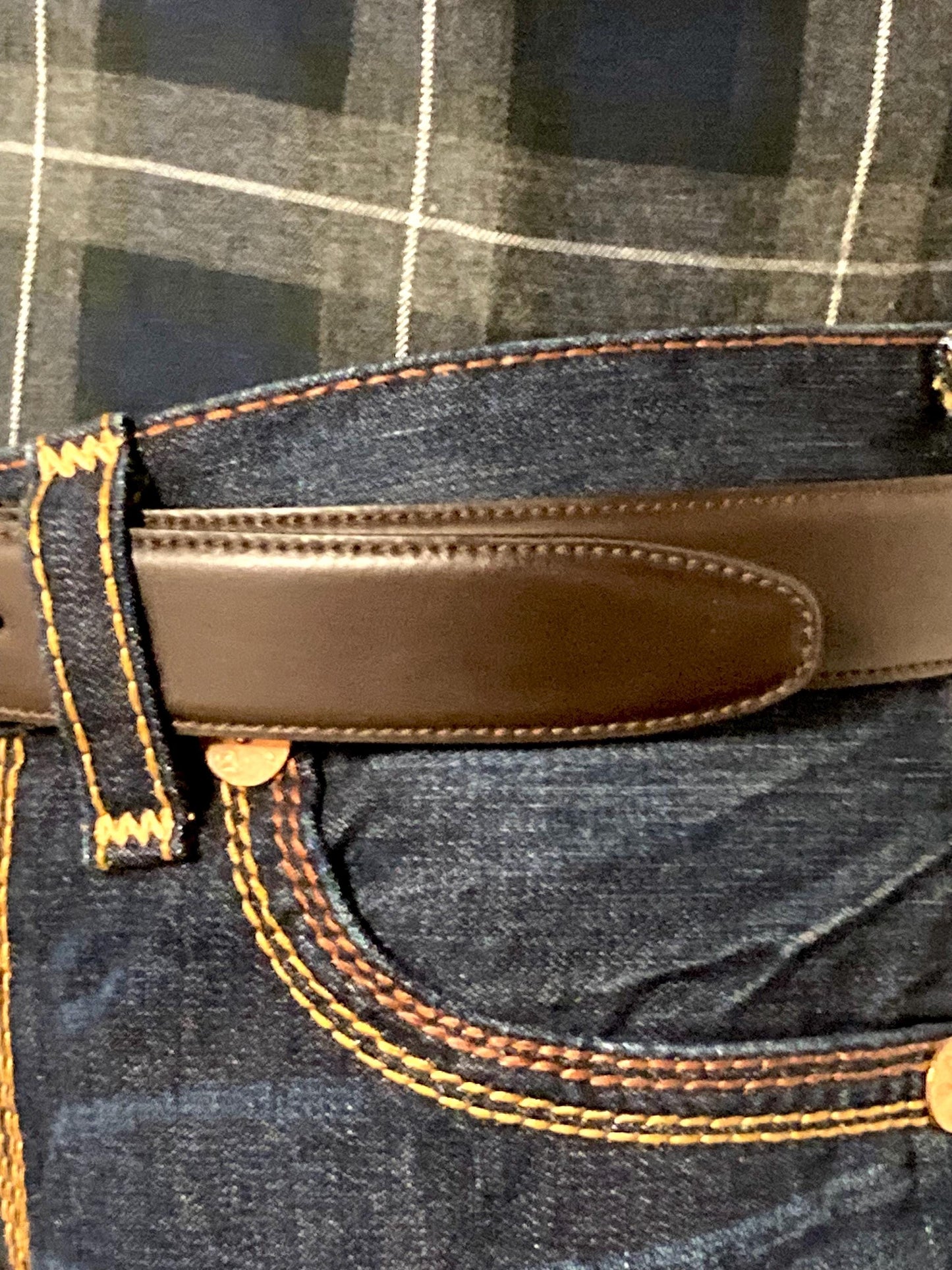 90s vintage dark brown genuine leather belt made in Italy by Joseph Di Pino. Thick cowhide with smooth finish for trousers/jeans. Mens NOS