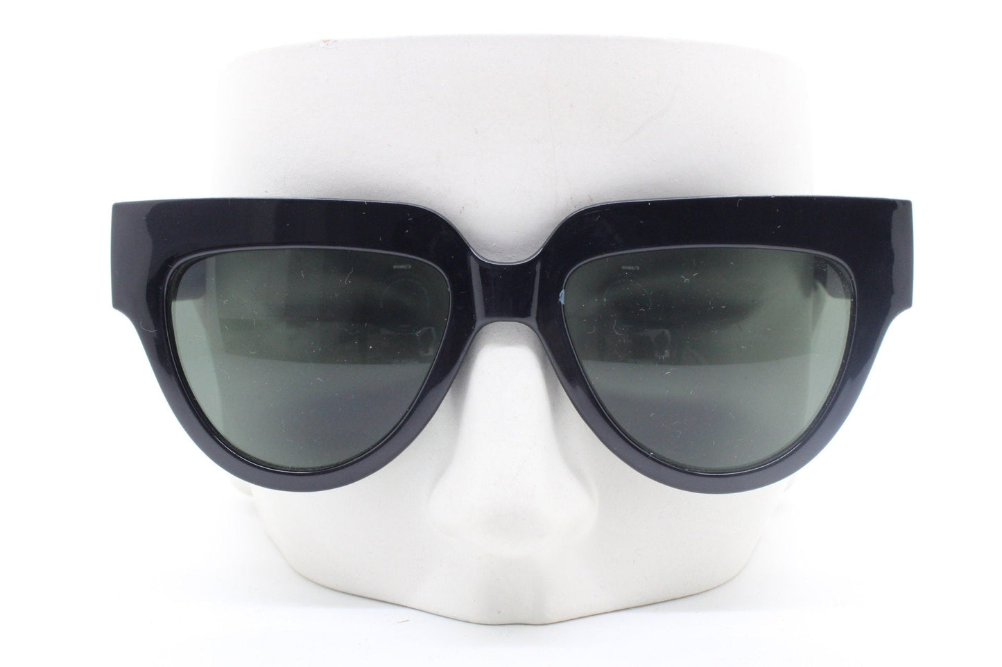 Vintage Y2K pointed cat eye sunglasses. Womens solid black 60s style flat brow cateye frame. Rockabilly. NOS catseye