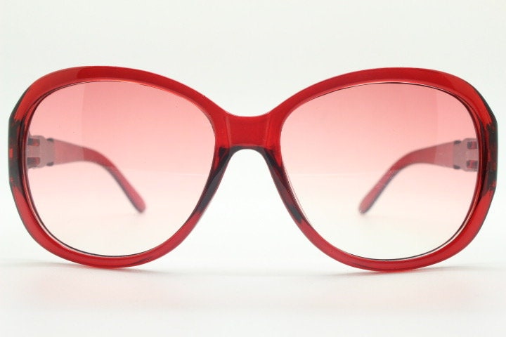 Y2k vintage big bug eye sunglasses. Womens transparent red oversized frame with fabulous pink graduating lenses and metal arm crest. 2000s