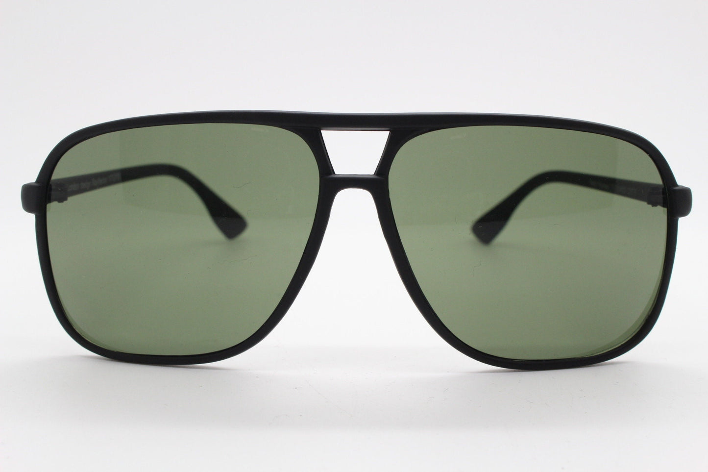 Y2K vintage square aviator sunglasses. Classic 70s style aviators in black rubber frame with green lenses. Teardrop, BNWT unused