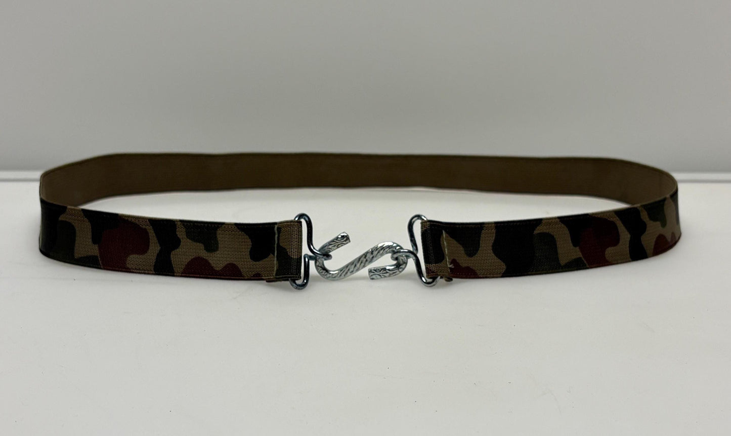 80s vintage army cammo disco stretch belt. Thin elasticated cinch style to wear on a dress with S hook buckle. Camouflage. NOS