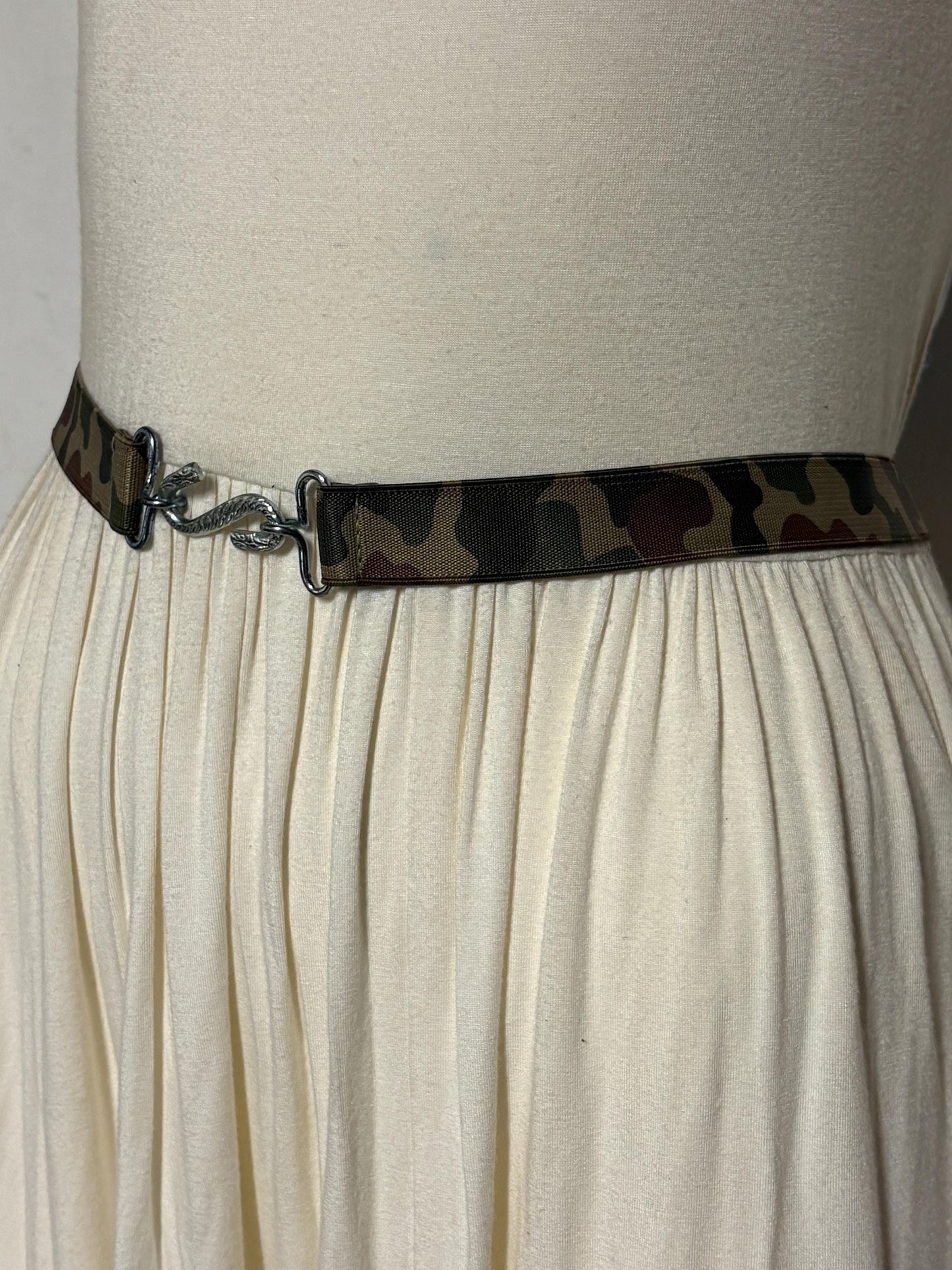 80s vintage army cammo disco stretch belt. Thin elasticated cinch style to wear on a dress with S hook buckle. Camouflage. NOS