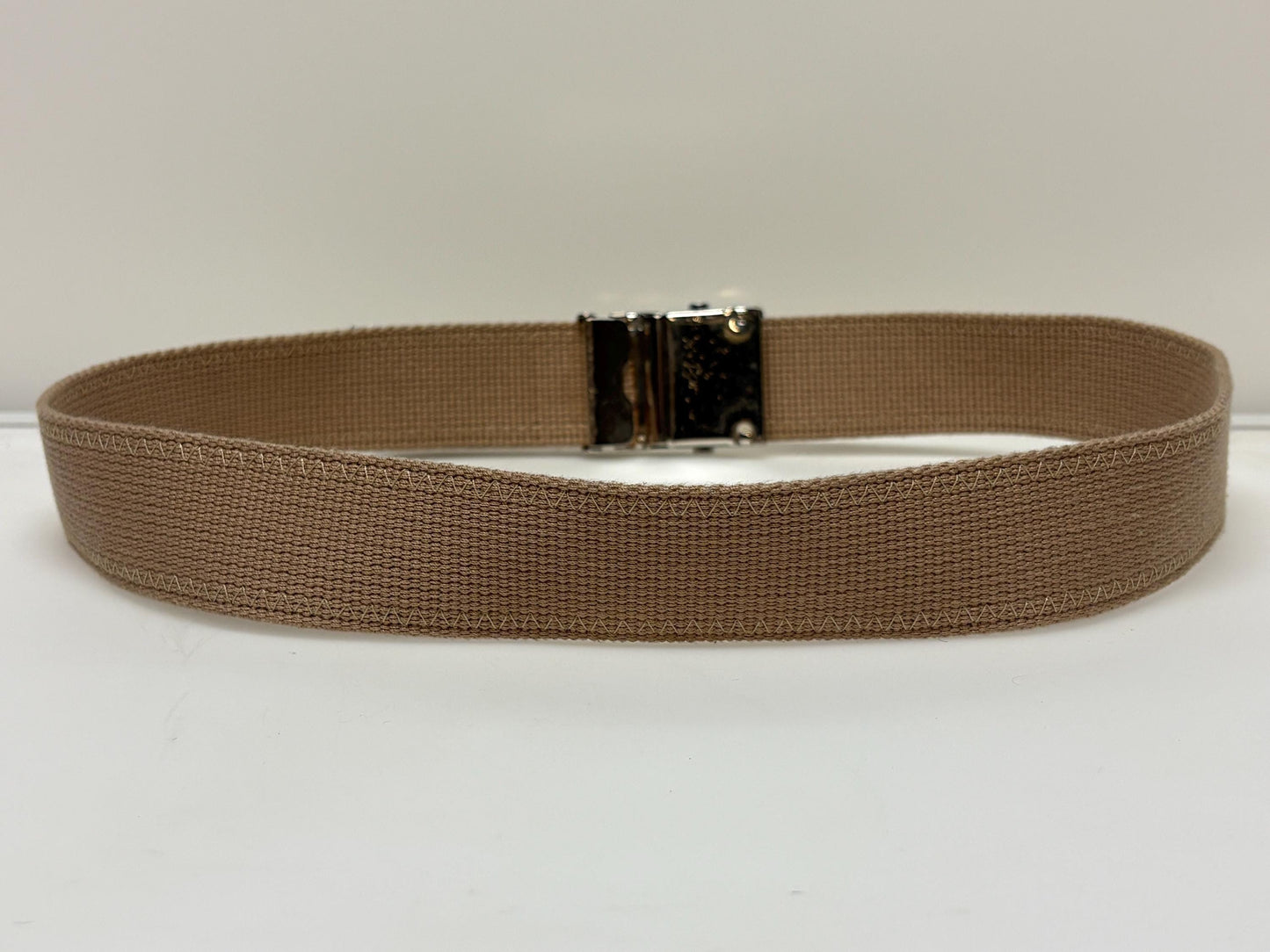 90s vintage army style belt. Thick beige canvas no holes format with slide lock silver chrome buckle. Reinforced stitching. Fully adjustable