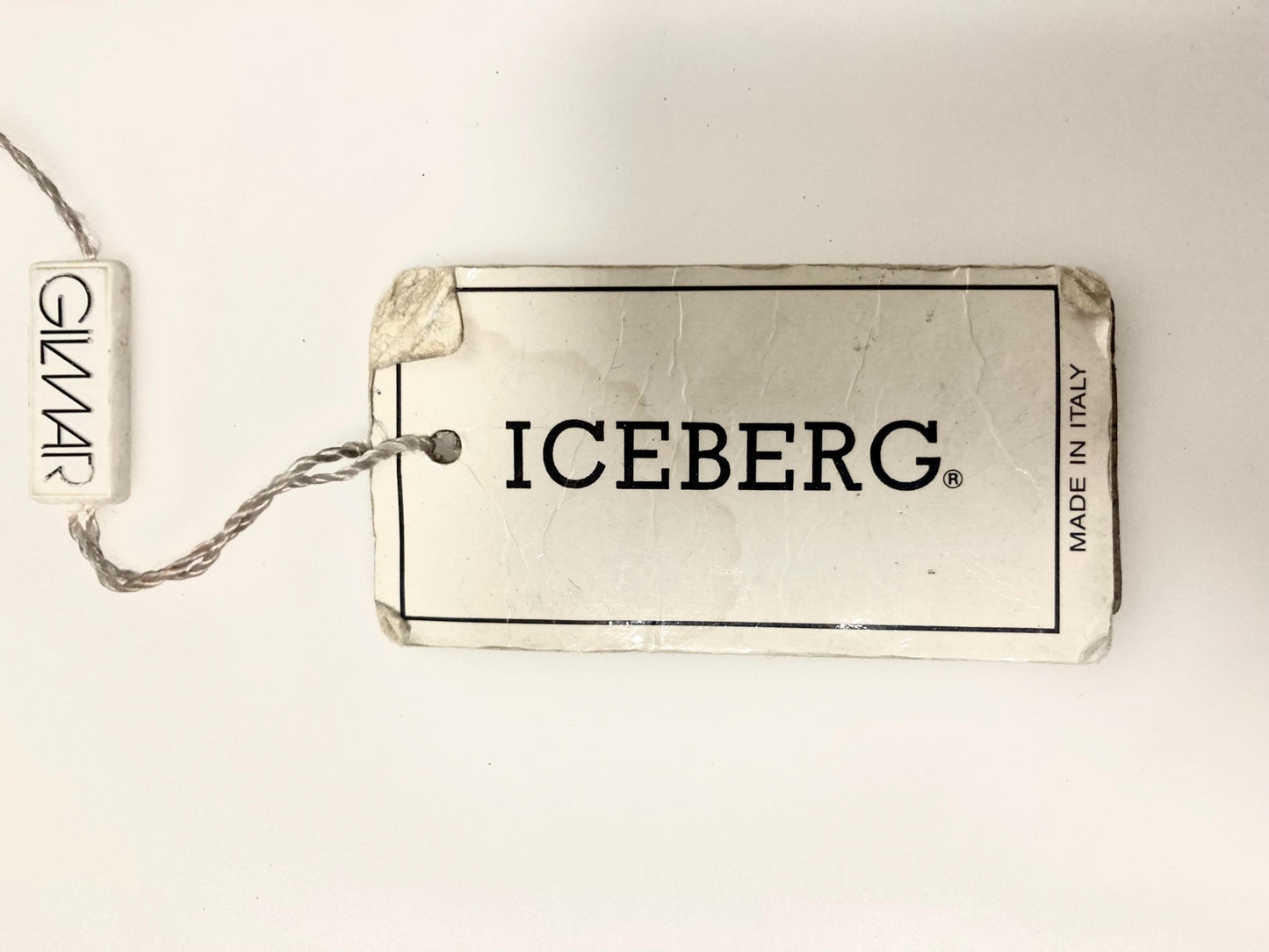 Iceberg 90s vintage belt in matt brown genuine leather with heraldic shield style buckle. For dress or jeans. Made in Italy. BNWT. NOS