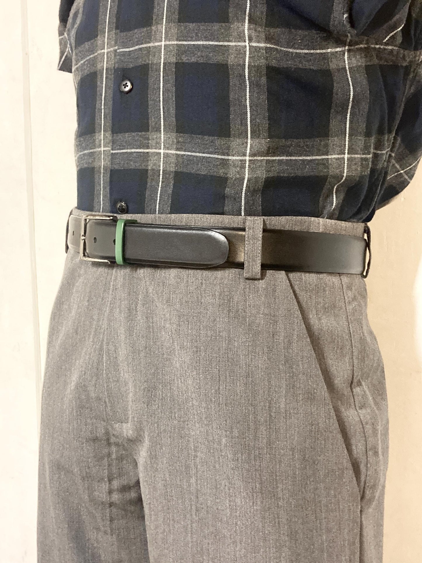 Original Penguin black genuine all leather smart trouser belt. Seamless bonded bevelled edge design. Original Munsingwear. Mens vintage NOS