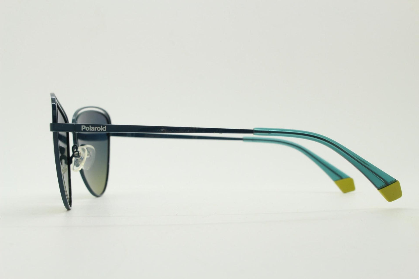 Polaroid vintage rounded cat eye sunglasses. Metal double brow frame with sensational blue to yellow graduating lenses. Unused NOS