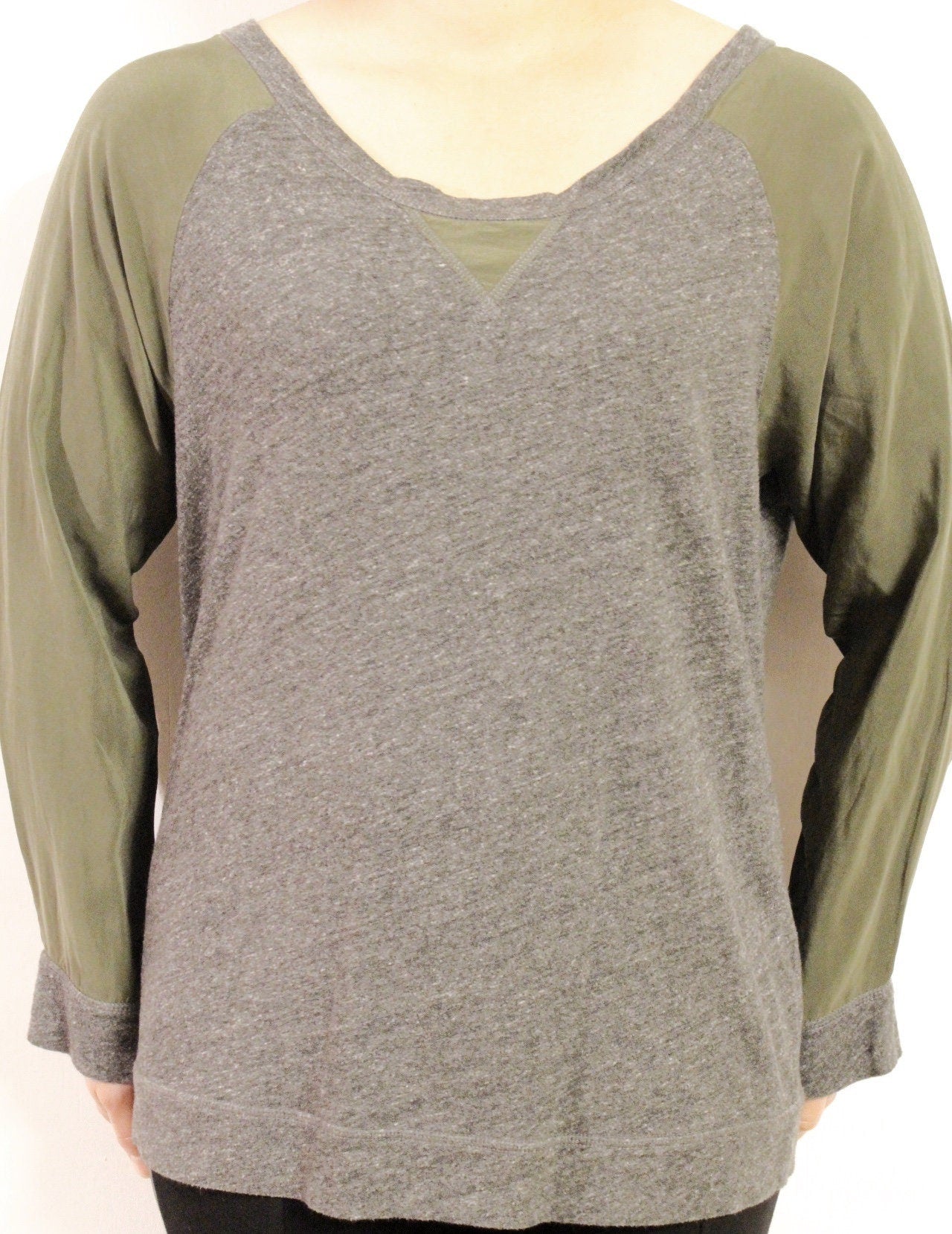 J. Crew vintage Y2K round neck grey sweatshirt with green chiffon sleeves. Womens fitted crew neck pullover jumper. 2000s sweater. Top