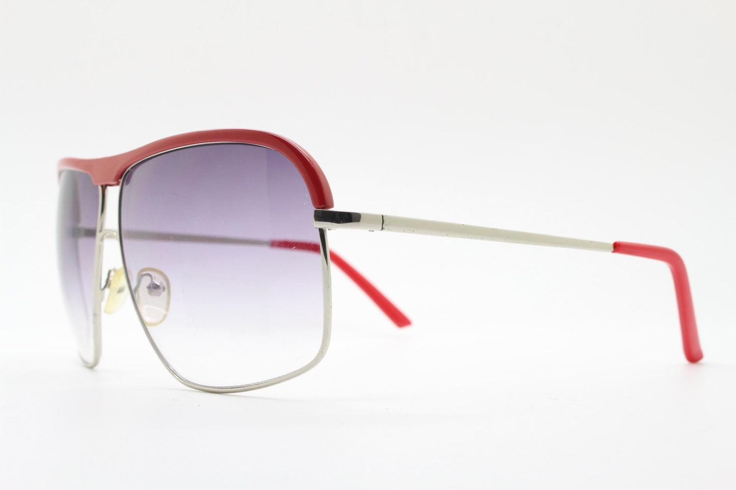 Y2K vintage square aviator sunglasses. Silver metal 70s design frame with red brow with graduating light tone lenses. 2000s. NOS aviators