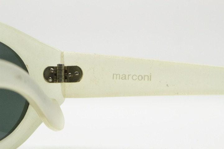Marconi Vintage 90s oval cat eye sunglasses model 2090. Transparent chunky white acetate frosted cat eye with contrasting dark lenses. NOS