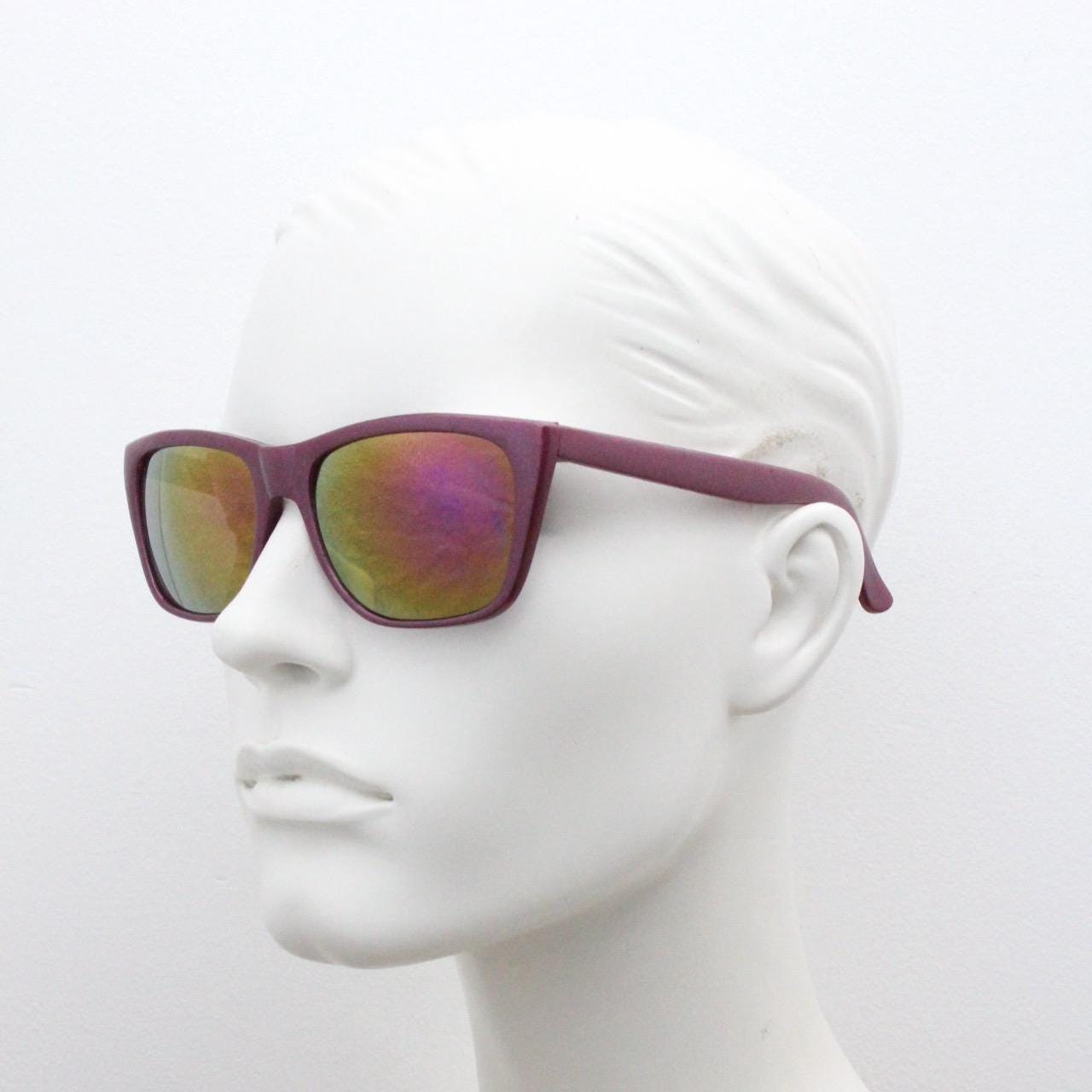 80s vintage square cat eye sunglasses. Pointed purple frame with reflective gold mirror lenses. Rockabilly cateye. VGC NOS