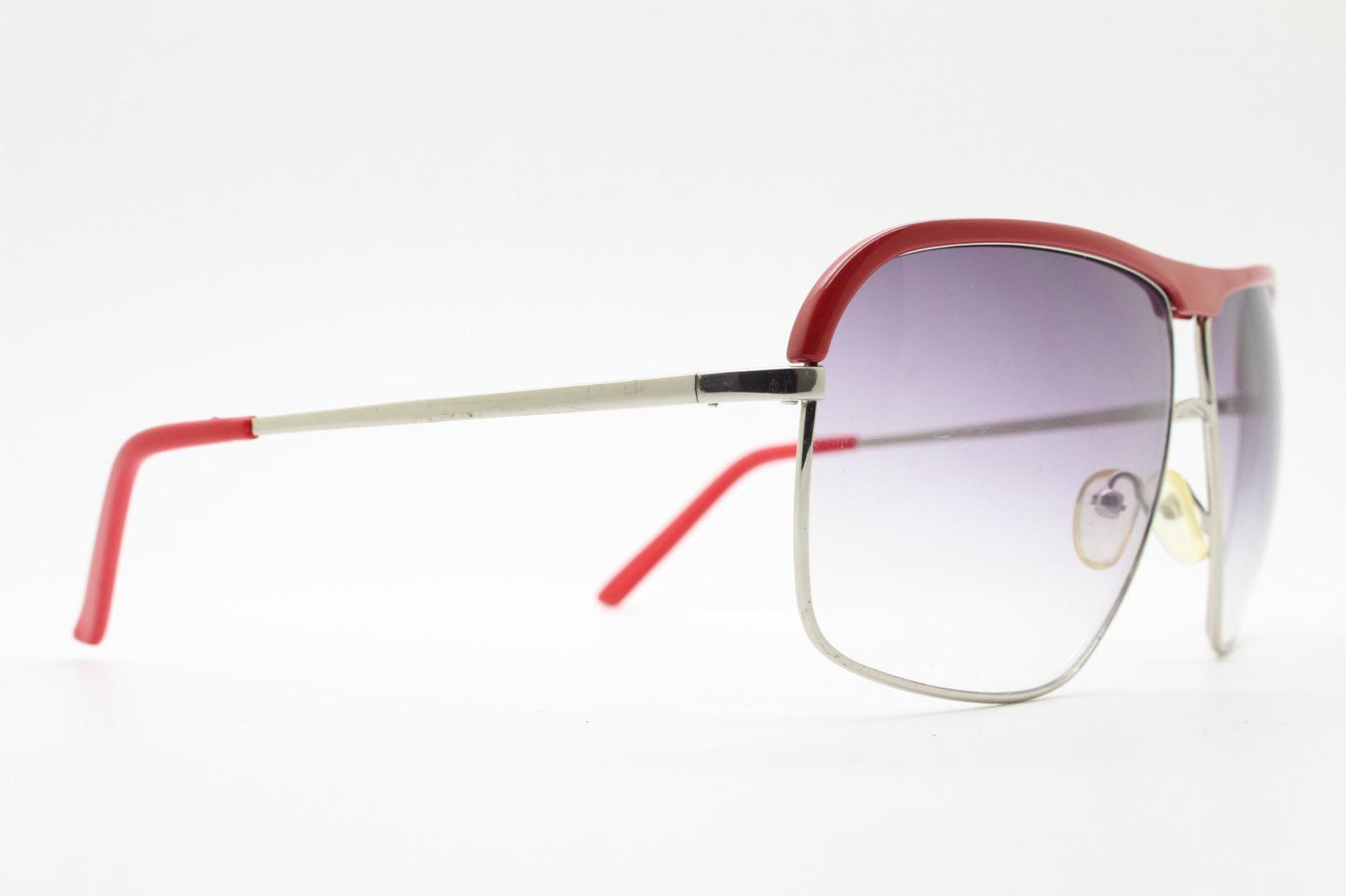 Y2K vintage square aviator sunglasses. Silver metal 70s design frame with red brow with graduating light tone lenses. 2000s. NOS aviators