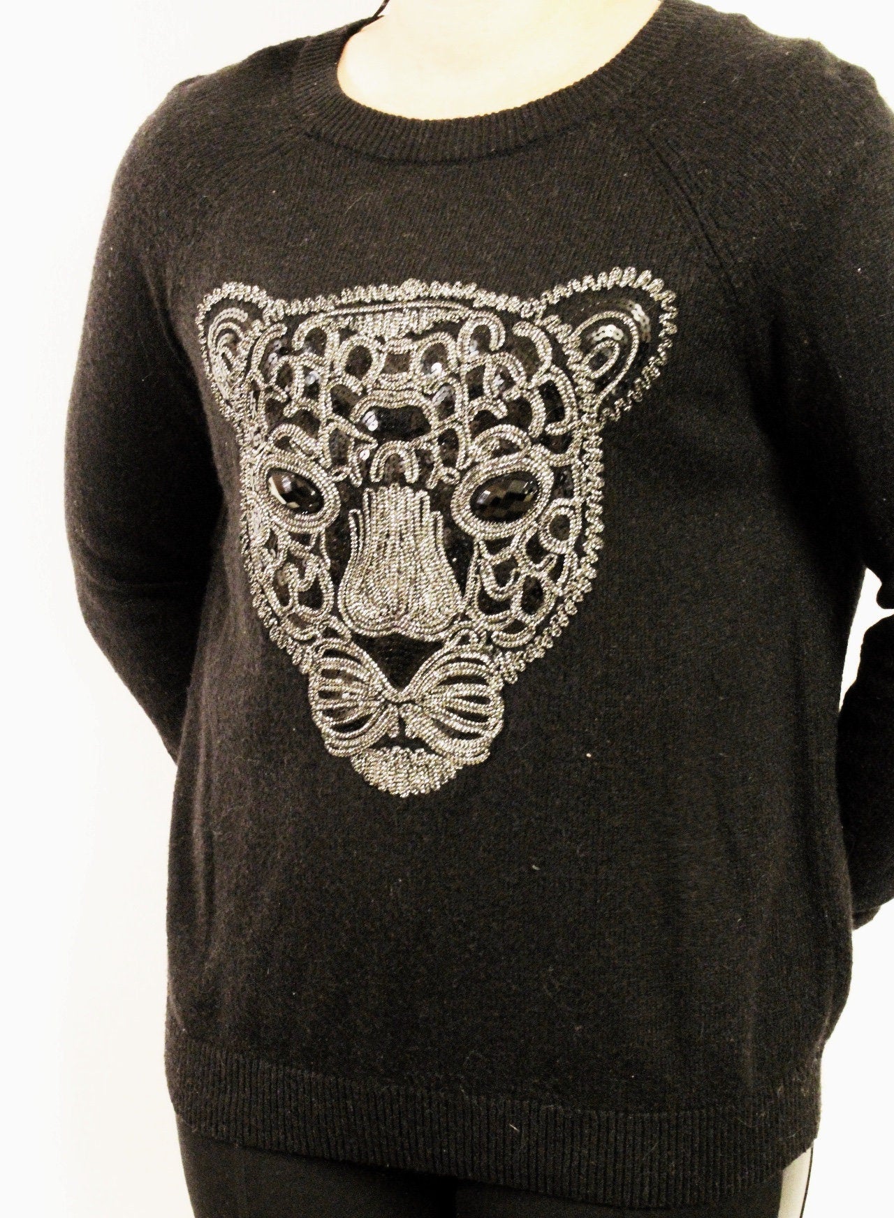 Vintage Y2K crew neck knit pullover with big beaded leopard head. Womens 2000s round neck long sleeve jumper
