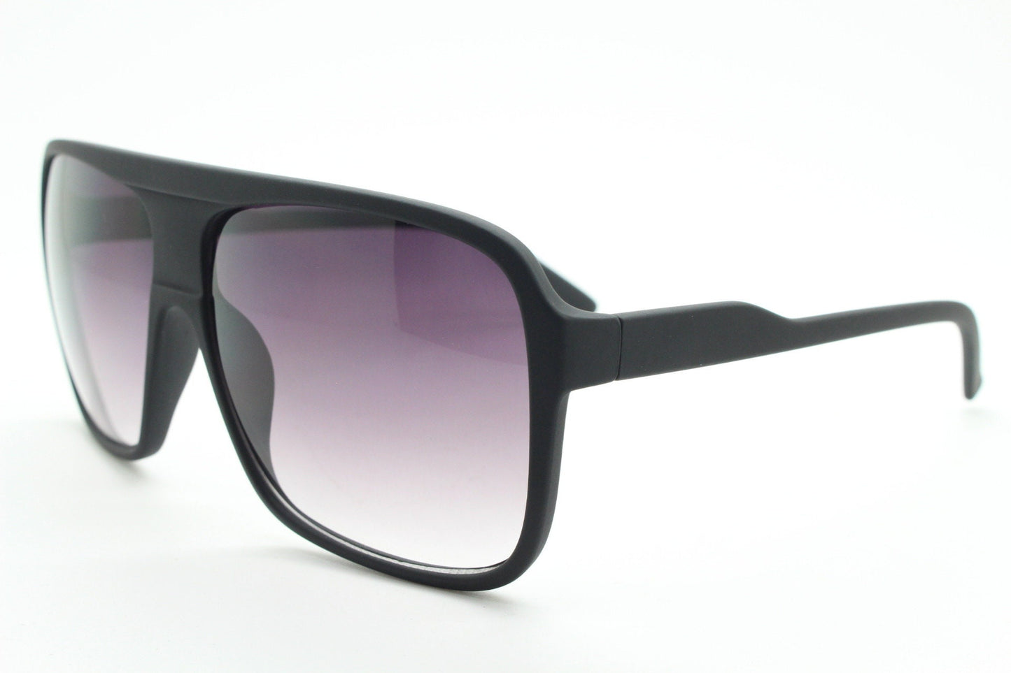 Y2K vintage square aviator sunglasses. Classic 70s style aviators in black rubber frame with graduating lenses. Teardrop, NOS