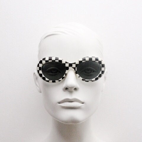 80s vintage round check monochrome sunglasses. 60s op art mod style frame with green lenses. Clout goggles. Oval bug eye NOS. Kurt Cobain