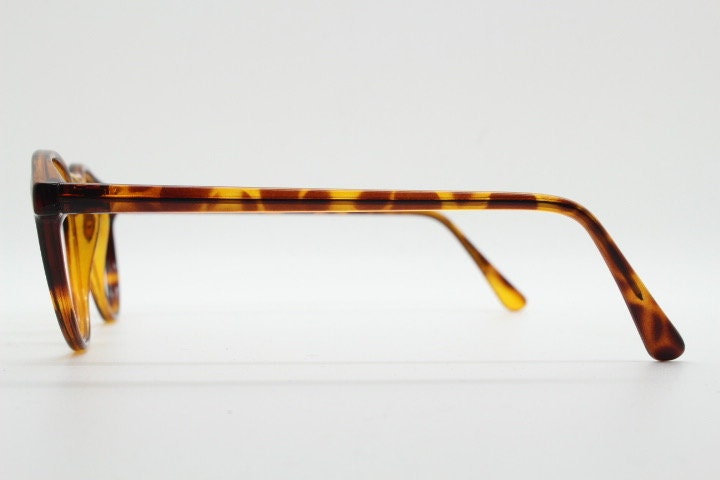 90s vintage round eye glasses. Minimal slim tortoise optical frames with gold bridge. 40s, 50s design prescription eyeglasses. RX spectacles
