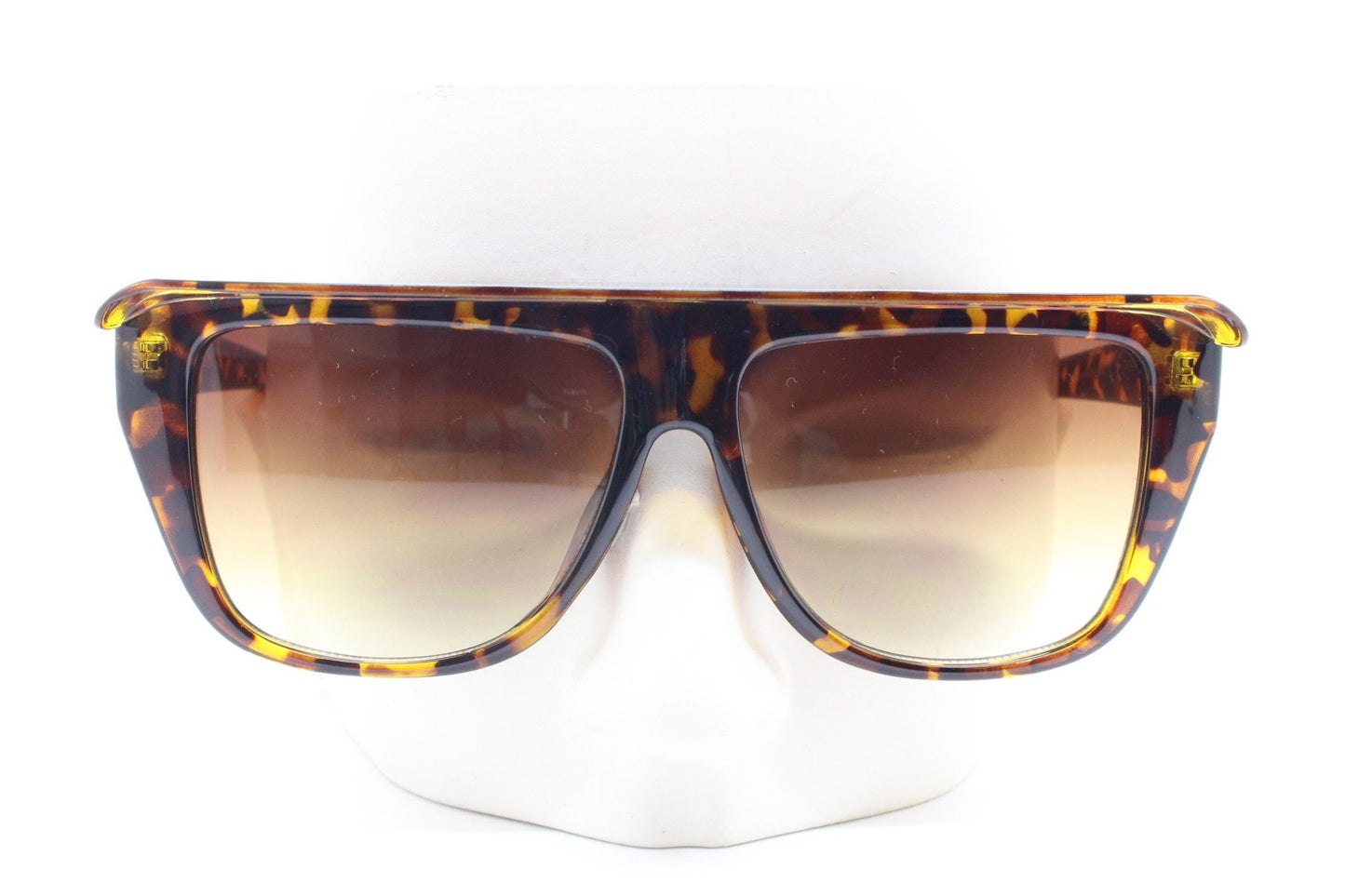 Y2K vintage visor sunglasses. Flat top brow with unusual peak in a tortoise frame with graduating brown lenses. 2000s BNWT
