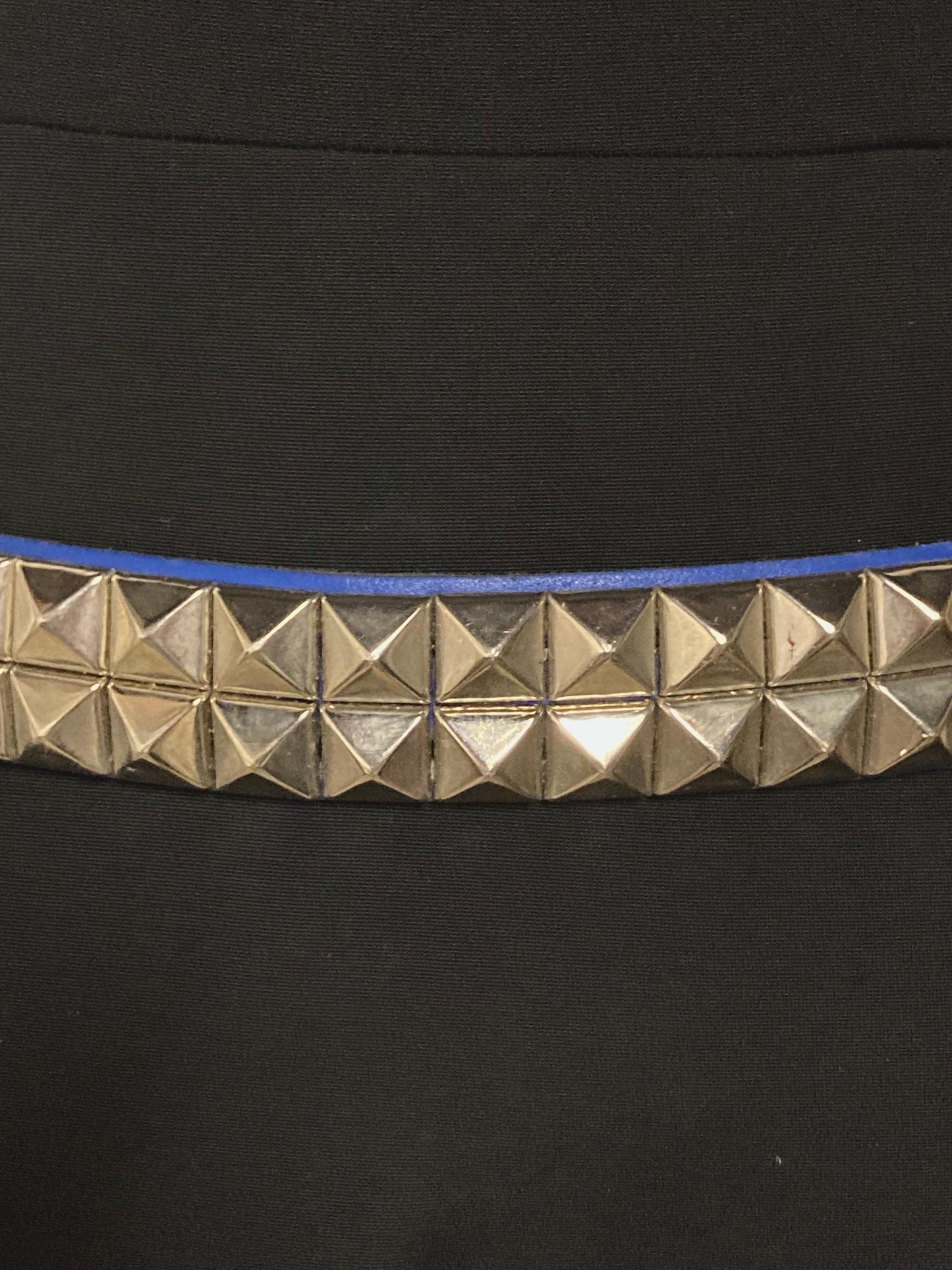80s vintage thick genuine leather studded belt.  Royal blue with changeable buckle and 2 rows of conical silver metal studs. NOS size M