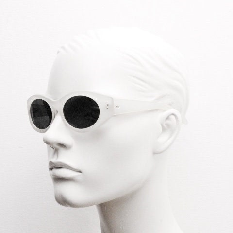 Marconi Vintage 90s oval cat eye sunglasses model 2090. Transparent chunky white acetate frosted cat eye with contrasting dark lenses. NOS