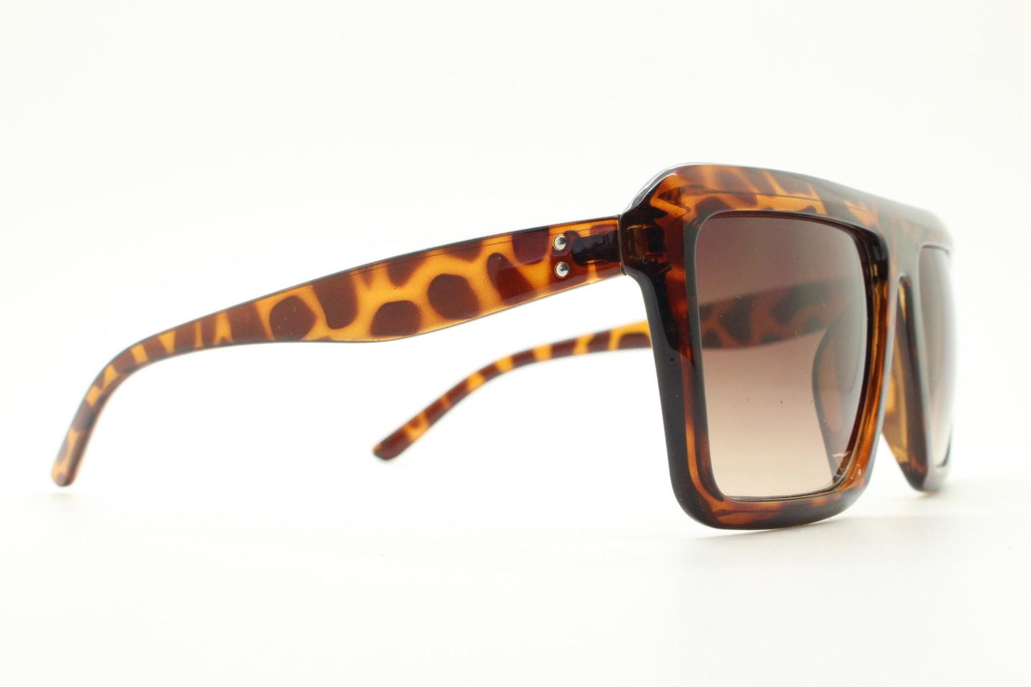 Y2K vintage square flat top sunglasses. 2000's transparent solid tortoise frame with graduating brown lenses. 00's NOS aviators