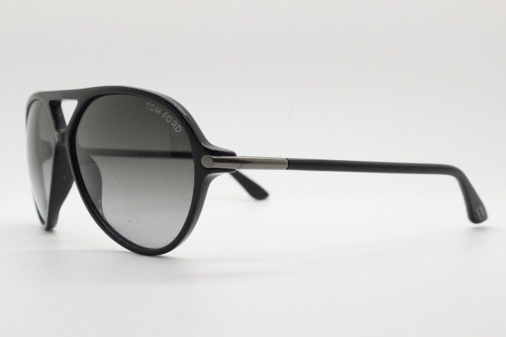 Tom Ford vintage black aviator sunglasses made in Italy. Classic teardrop pilot design in gloss acetate with graduating lenses