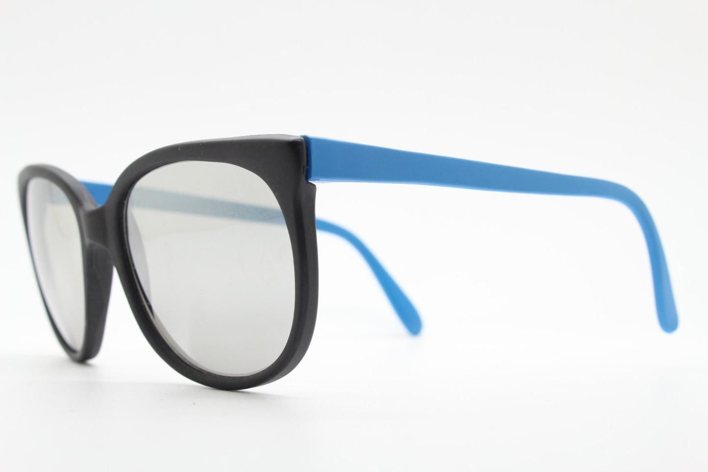 80s vintage 2 tone round cat eye sunglasses. Matt black flexible frame with blue arms and mirror lenses. NOS. Ski. Rave
