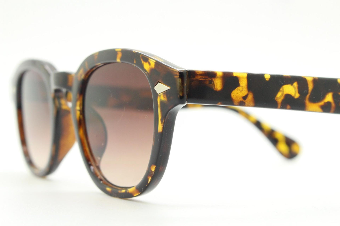 Vintage modified wayfarer design glasses. Dark tortoise gloss 40s, 50s shape frame with keyhole bridge and graduating lenses. BNWT
