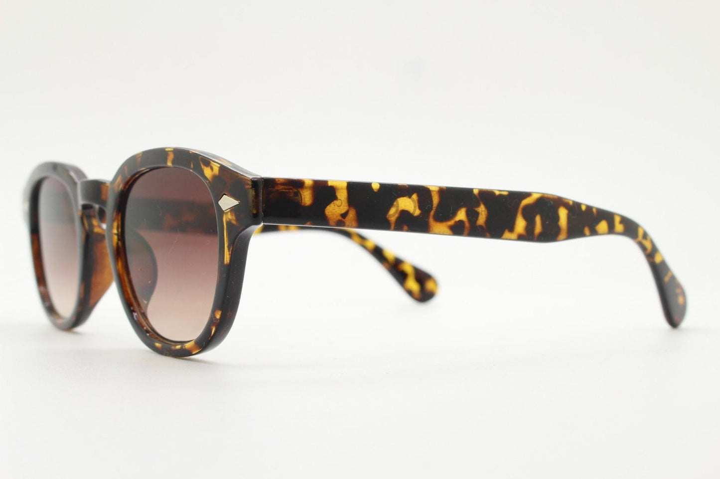 Vintage modified wayfarer design glasses. Dark tortoise gloss 40s, 50s shape frame with keyhole bridge and graduating lenses. BNWT