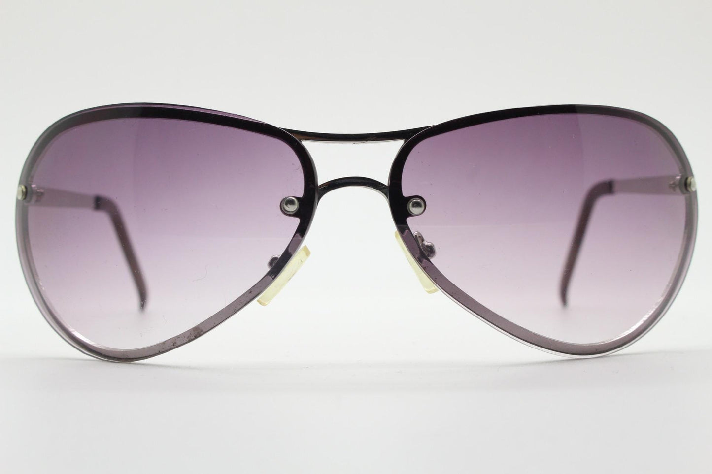 Y2K vintage bug eye aviator sunglasses. Silver chrome metal frame with curved mulberry lenses. Racing aviators. Unused NOS.