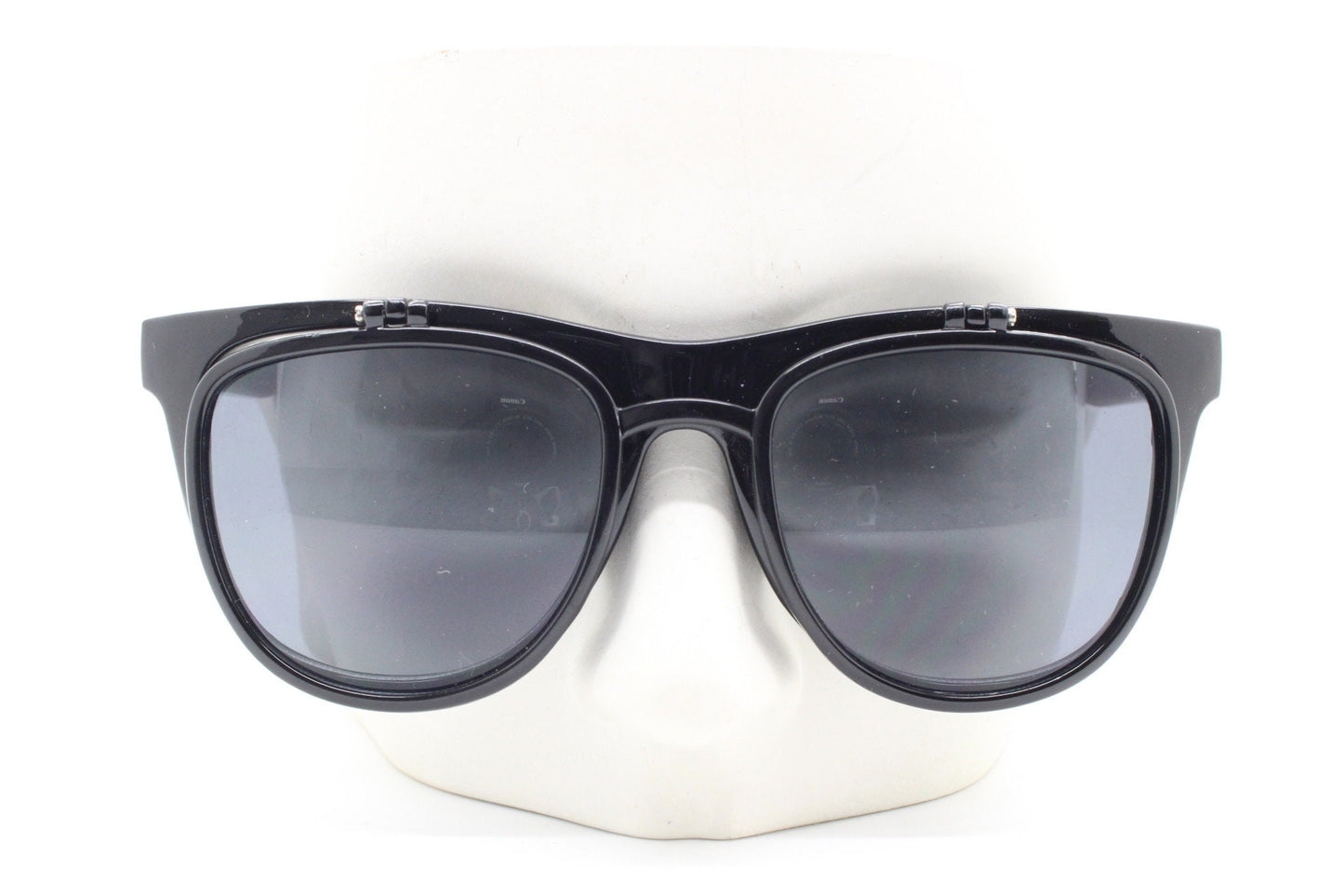 Vintage 90s wayfarer design flipper sunglasses. All time classic 50s, 60s design in plain black with double flipper visor. BNWT unusual