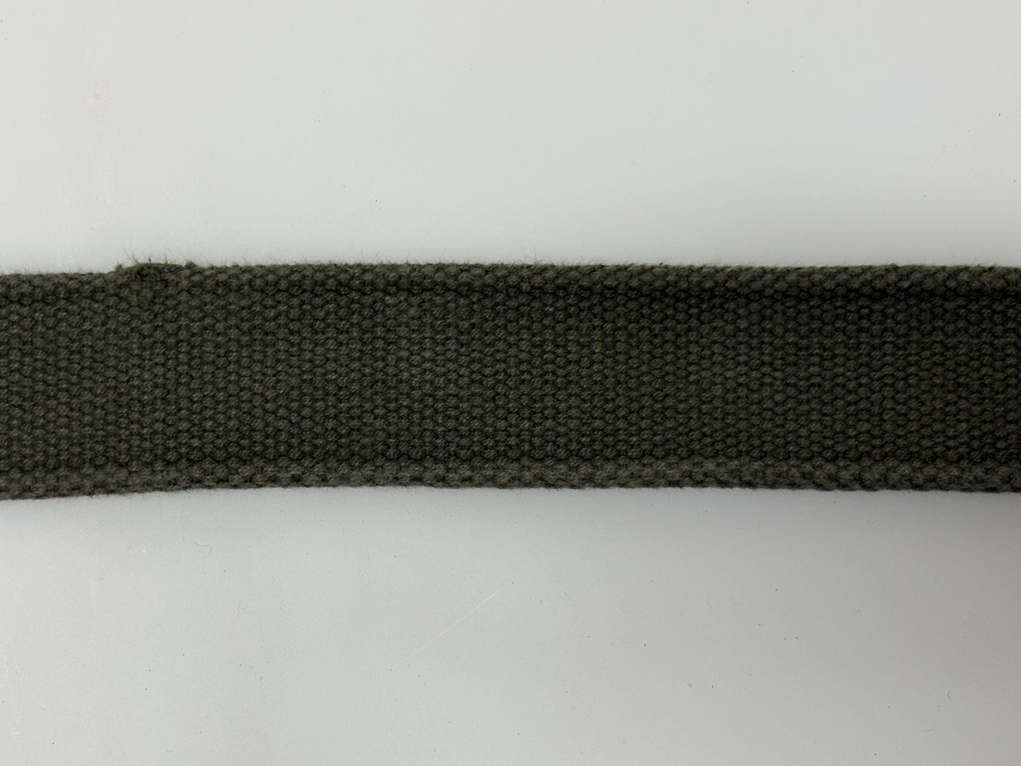 90s vintage genuine army belt. Thick woven canvas in green. Distressed look. Metal looping backwards buckle. Fully adjustable. Webbing