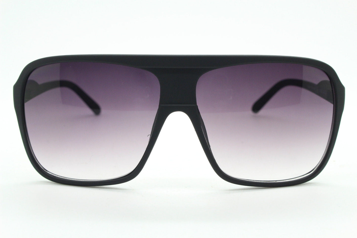 Y2K vintage square aviator sunglasses. Classic 70s style aviators in black rubber frame with graduating lenses. Teardrop, NOS
