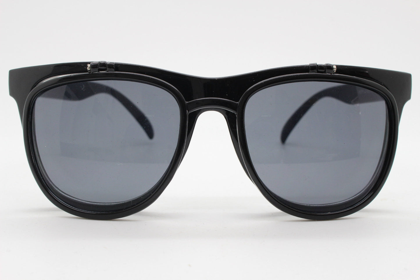 Vintage 90s wayfarer design flipper sunglasses. All time classic 50s, 60s design in plain black with double flipper visor. BNWT unusual